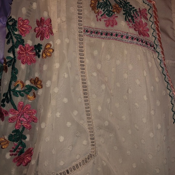 🚫 SOLD 🚫 Adelyn Rae Embroidered Romper - Picture 4 of 4